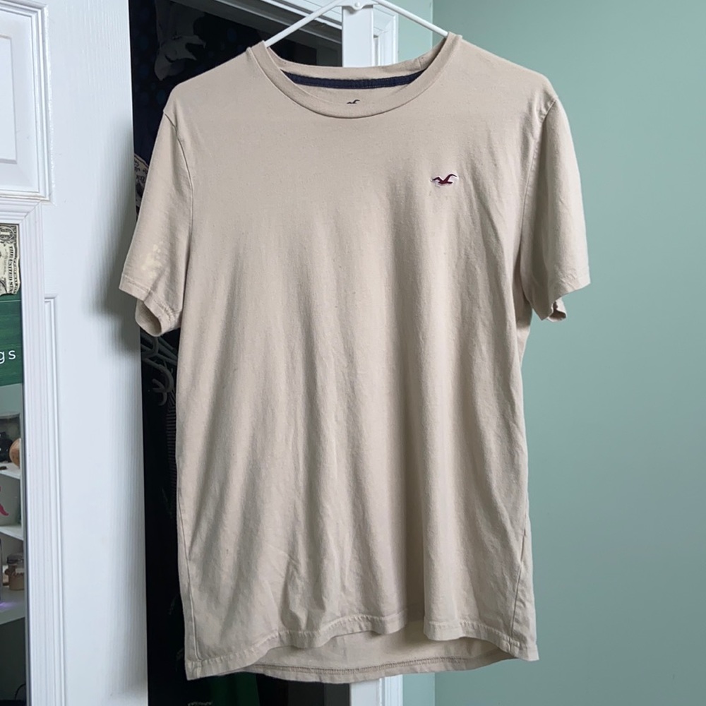 tan hollister t-shirt